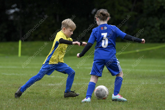 Astley & Buckshaw Juniors White vs Penwortham St Teresa's FC Black, Under 8, Football, Penwortham, UK - 20 Sep 2025