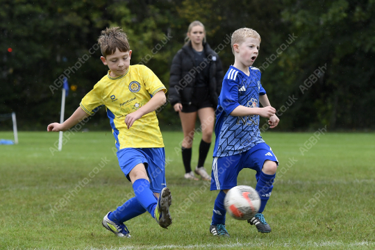 Astley & Buckshaw Juniors White vs Penwortham St Teresa's FC Black, Under 8, Football, Penwortham, UK - 20 Sep 2025