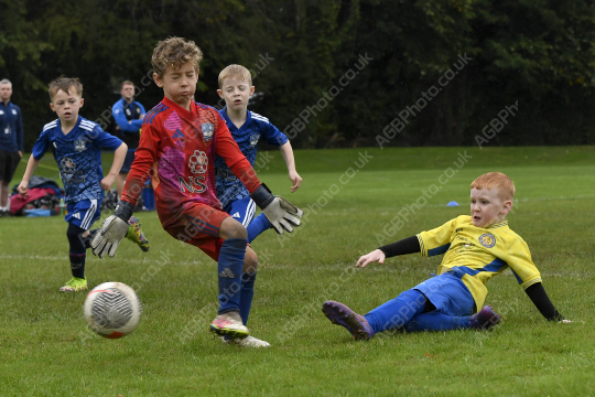 Astley & Buckshaw Juniors White vs Penwortham St Teresa's FC Black, Under 8, Football, Penwortham, UK - 20 Sep 2025