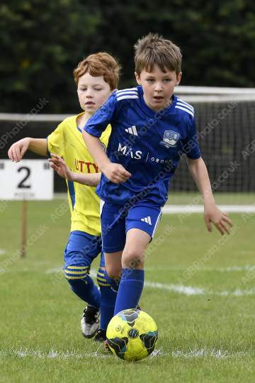 Penwortham St Teresa's FC White vs Astley & Buckshaw Juniors Blue, Under 7, Football, Penwortham, UK - 27 Sep 2025
