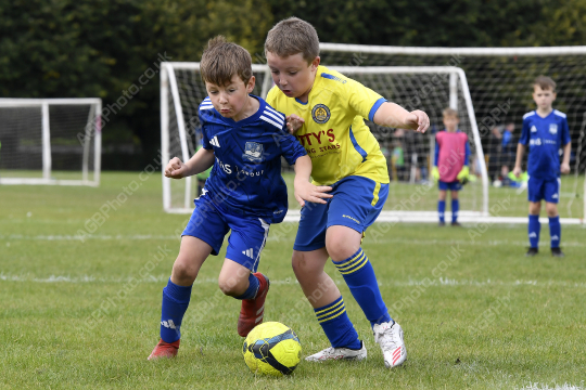 Penwortham St Teresa's FC White vs Astley & Buckshaw Juniors Blue, Under 7, Football, Penwortham, UK - 27 Sep 2025