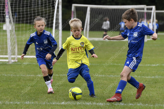 Penwortham St Teresa's FC White vs Astley & Buckshaw Juniors Blue, Under 7, Football, Penwortham, UK - 27 Sep 2025